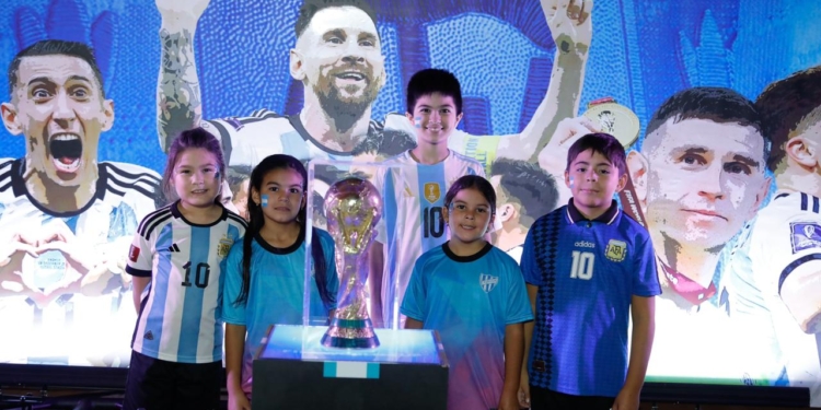 Histórico: más de 5 mil personas visitaron las copas de la selección en Timbúes