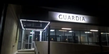 Una joven policía embarazada recibió un disparo en la cabeza y dio a luz en medio de la urgencia