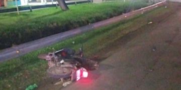 Un grave choque entre motos dejó como saldo a un fallecido y un herido
