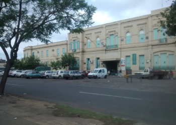 Dieron de alta a la joven policía de Coronda que había sido baleada por su pareja