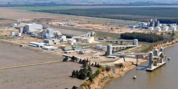 Tragedia en Timbúes: murió atropellado un chofer en la playa de camiones de Renova