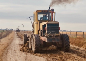 Continúan los trabajos de mantenimiento en caminos rurales de Carrizales
