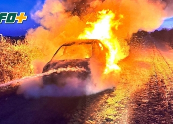 Un auto se incendió en un camino rural entre Maciel y Gaboto