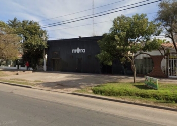 Pasaron a los tiros frente a un boliche en Ruta 11: dos policías y un paramédico heridos de bala