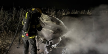 Pérdidas totales tras el incendio de un auto entre Totoras y Larguía