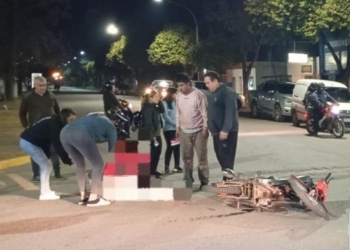 Chocaron dos motos en San Genaro y tres vecinos resultaron heridos