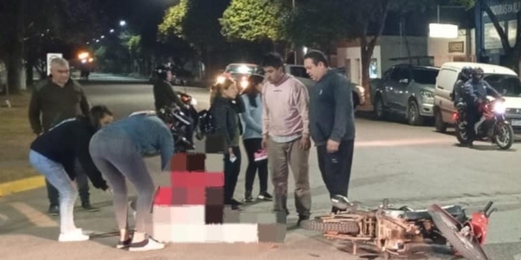 Chocaron dos motos en San Genaro y tres vecinos resultaron heridos