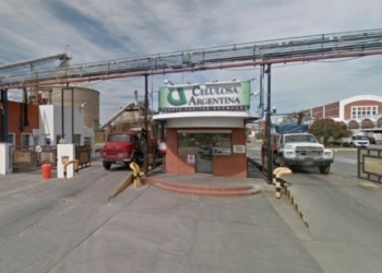 Celulosa paralizó su planta en Capitán Bermúdez y hay incertidumbre en la región