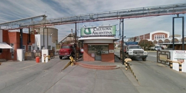 Celulosa paralizó su planta en Capitán Bermúdez y hay incertidumbre en la región
