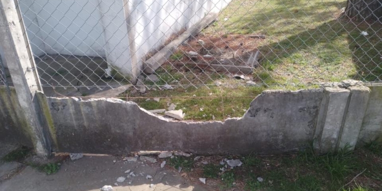 Causaron destrozos en el cerco perimetral de la escuela EESO Nº 362 de Monje