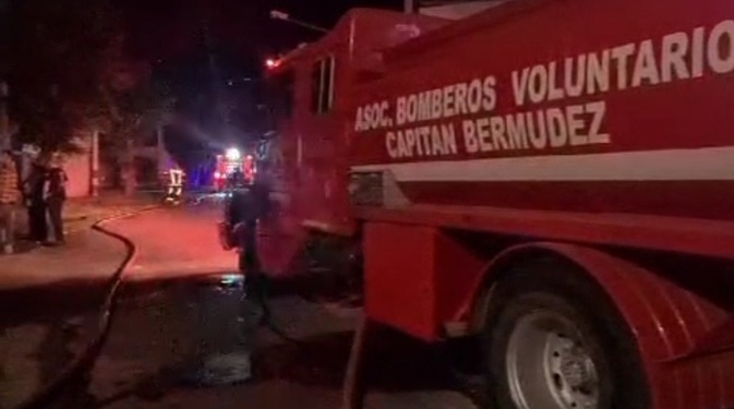 Trágico incendio en Capitán Bermúdez: murieron un nene de tres años y su padre