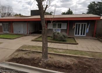 Delincuentes ingresaron a la galería de una casa en Díaz y robaron elementos