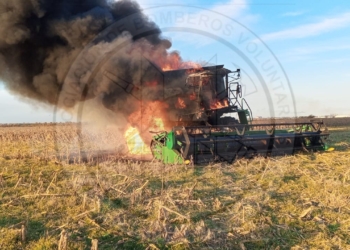 Importantes pérdidas: se incendió una cosechadora en un campo de Aldao