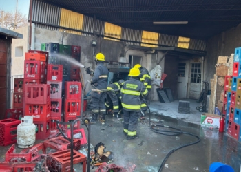 Incendio en el depósito de un supermercado en Totoras: una mujer debió ser asistida