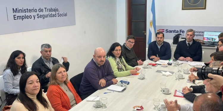 «Nos resulta insuficiente»: el gobierno provincial ofreció a docentes y estatales un 7% de aumento para 6 meses