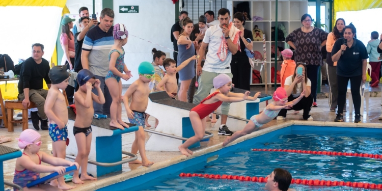 Más de 300 deportistas participaron del encuentro de natación en Timbúes