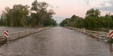 Desbordes y cortes de rutas en la región: piden postergar viajes