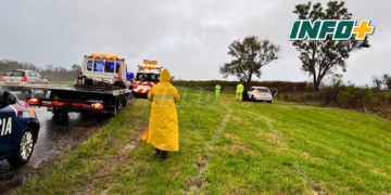 Un auto y un camión chocaron en la autopista a la altura de Arocena