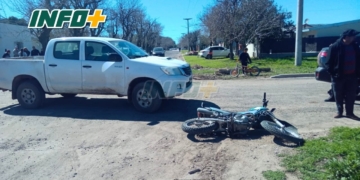 Una moto y una camioneta colisionaron en Oliveros: una joven herida