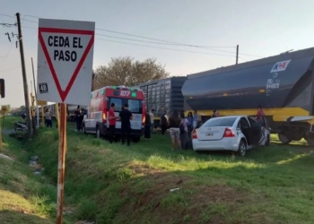 Tragedia en San Lorenzo: un auto fue embestido por el tren y una hombre murió
