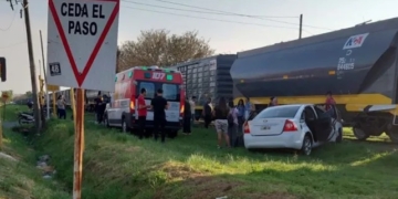 Tragedia en San Lorenzo: un auto fue embestido por el tren y una hombre murió