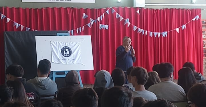 Barrancas: más de 300 alumnos participaron de una charla sobre tenencia responsable de mascotas
