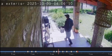 Andino: robó una bicicleta en una casa, quedó filmado y lo buscan en la región