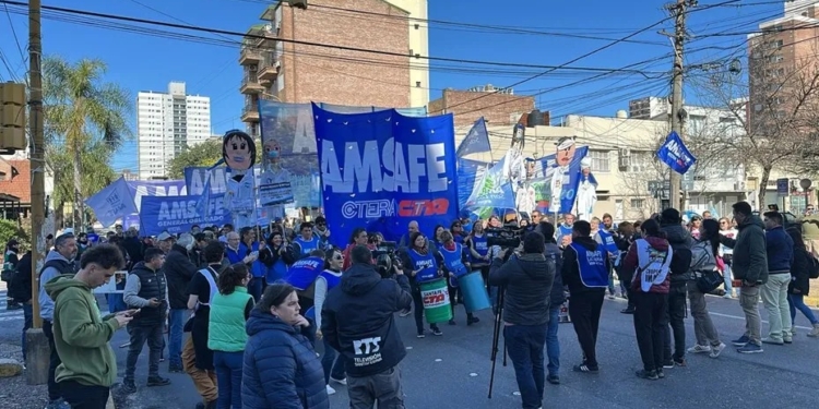 Docentes de Amsafé se adhieren al paro nacional: Provincia advirtió que descontará el día