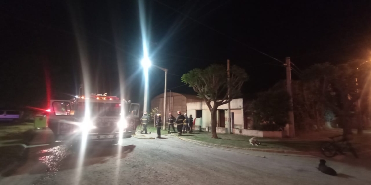 Incendio en una vivienda de Centeno: un hombre resultó con lesiones leves