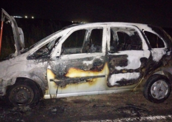 Bomberos sofocaron el incendio de un auto entre Serodino y Andino 