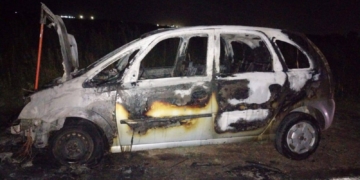 Bomberos sofocaron el incendio de un auto entre Serodino y Andino 