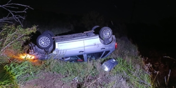 Impactante vuelco de un auto entre Maciel y Monje: su conductor resultó ileso