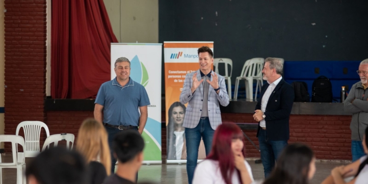 Estudiantes timbuenses se preparan para desafíos laborales: «Es una oportunidad única»