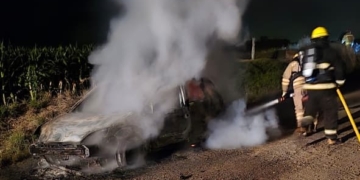 Se prendió fuego un auto entre Díaz y Casalegno