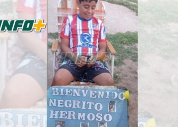 Ian ya está en su casa: dieron de alta al nene mordido por una yarará en Puerto Aragón