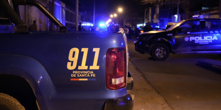 Circulaba armado en una moto robada, amenazó a la policía y logró escapar pese a la persecución