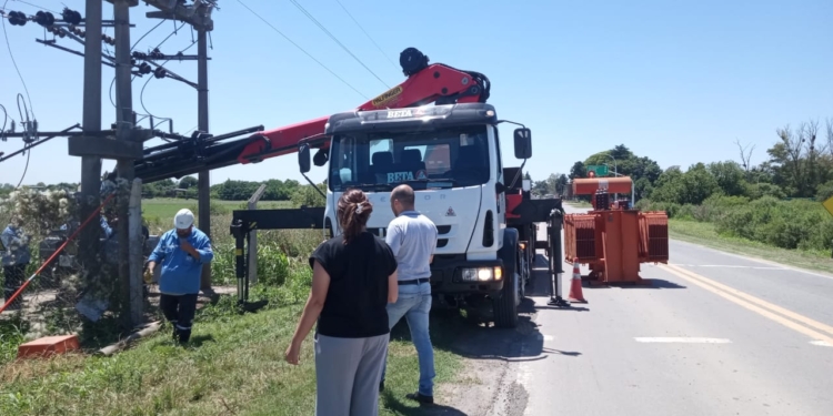 Tras 30 horas sin luz en Andino, la EPE instaló un transformador nuevo y reestableció el servicio