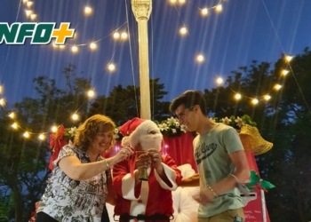 Totoras invita a los vecinos a encender el árbol de Navidad junto a Papá Noel