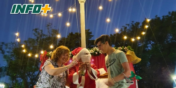 Totoras invita a los vecinos a encender el árbol de Navidad junto a Papá Noel