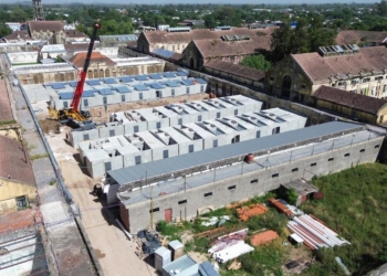 Construyen 4 pabellones de aislamiento en la cárcel de Coronda: ya se montaron 66 nuevas celdas