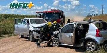 Cuatro heridos tras un fuerte impacto entre dos vehículos camino a Colonia Medici