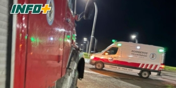 Totoras: bomberos rescataron a cinco personas, entre ellas un bebé, tras un accidente en zona rural