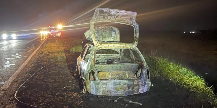 Ruta 34: se incendió un auto en la banquina y la conductora logró escapar a tiempo