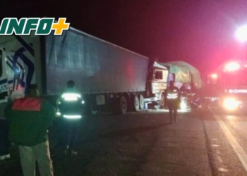 Un camión volcó durante la madrugada sobre autopista en Oliveros