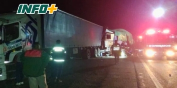 Un camión volcó durante la madrugada sobre autopista en Oliveros