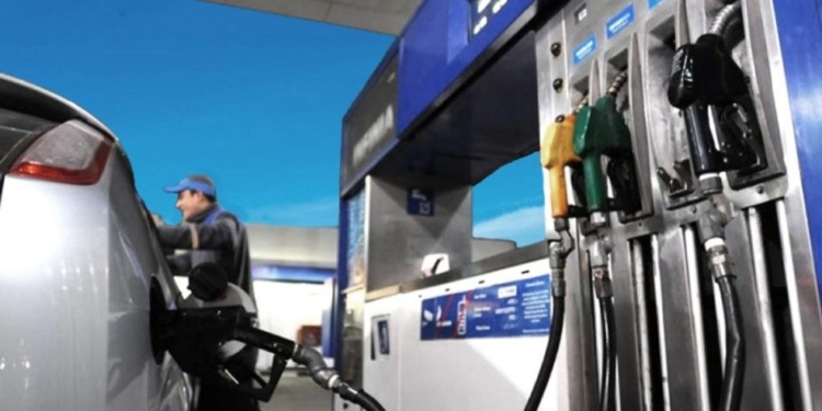 Desde este domingo vuelven a aumentar los combustibles