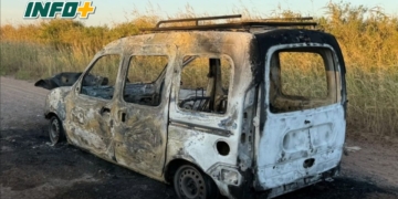 Susto para un familia en la zona rural: su vehículo se incendió y escaparon a tiempo