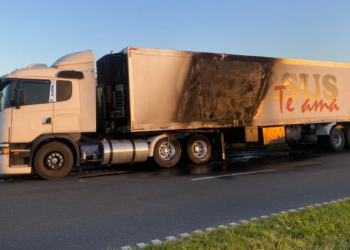 Un camión con destino a Brasil y se incendió sobre autopista: transportaba ajo