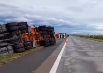 Confirman que fueron 12 camiones los que volcaron por las ráfagas de viento