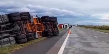 Confirman que fueron 12 camiones los que volcaron por las ráfagas de viento